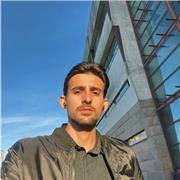 Soy un periodista brasileño y puedo dar clases de portugués. También hablo español e inglés así que no importa cuál idioma habla el alumno